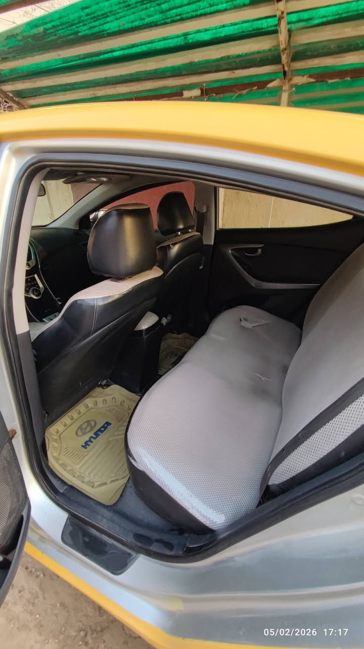 افانتي خليجي شكل الألنترا مديل 2011 بابل   بي حادث جوه قبق البانزين فقط موضح بالصوره ماشيه 220الف ماراكضه سعرها 94ورقه وبيها مجال بسيط للبيع او المراوس بخصوصي ***********
