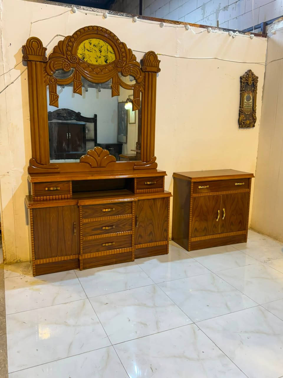 غرفه صاج داخل خارج ٤ ملم
السعر مليون ١٠٠ بيهة مجال ***********🌼🌼
شد نقل داخل بغداد مجاني  محافظات بكروة 
نضافه ٩٠ 
غرفه ضخمه حلوه 
ضهره جرجوبه براغي
