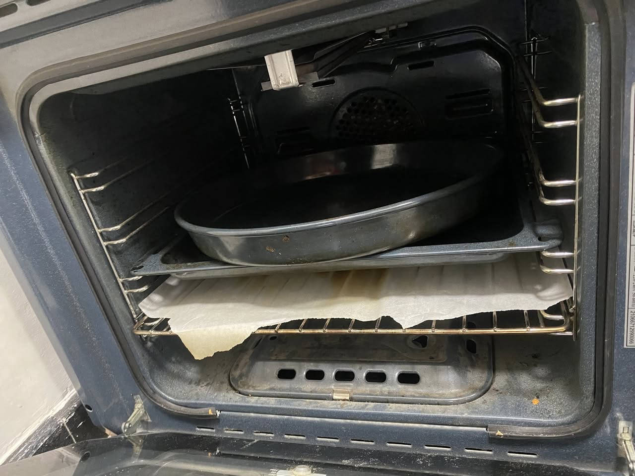 السلام عليكم مايكرو ويف وفرن بلتن داخل الكاونتر نظيفات جدا للبيع ب ٣٥٠  ***********
