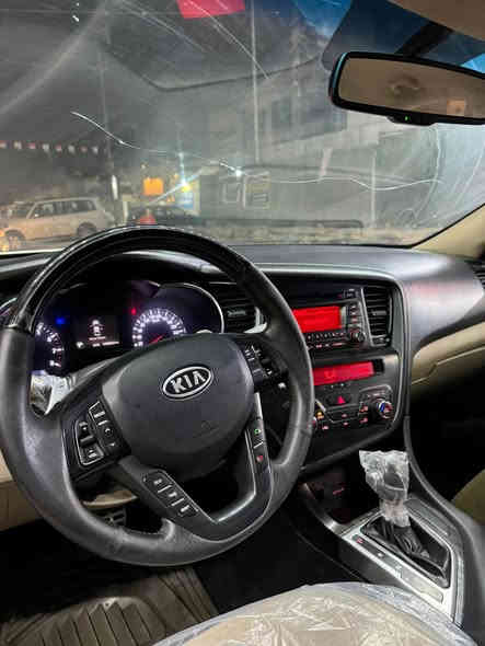 كيا اوبتيما 2012
السياره خليجي مكفوله من الصبغ والتبديل
گير محرك كفاله  
المواصفات 
بصمه تشغيل وابواب 
تحكمات 
مري شفط 
نضام ترحيب 
السياره بيهه رصعات وشخوط بسيطه موضحه بلصور 
السعر 125 وبيهه مجال 
للاستفسار : *********** بغداد
