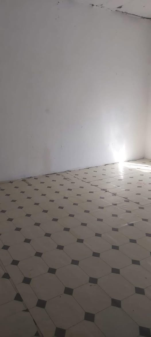 شقه للايجار درج في نواب الضباط تحتوي 3 غرف اكبار وصاله ومطبخ ومشتملات السعر 400 الف
واتس ***********
