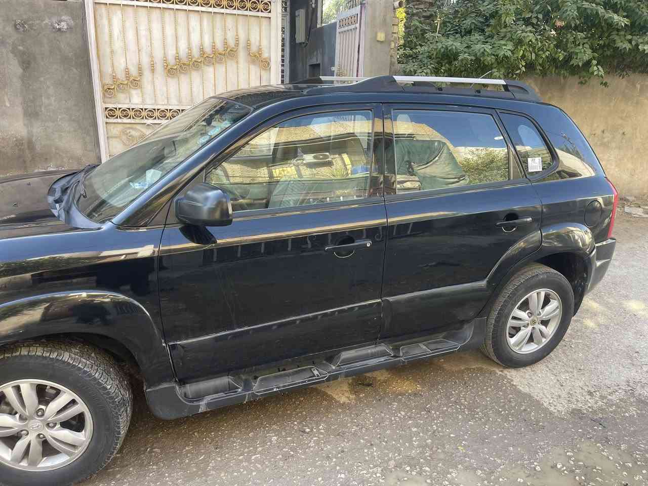 توسان خليجي فول مواصفات شاشة وكامرا وبانوراما فقط بيها بنيد كلير
سعر السيارة 115$ 
للتواصل
***********
