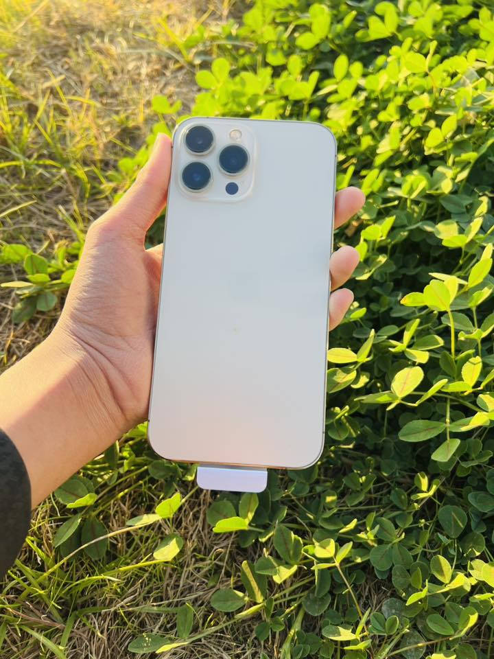 سلام عليكم أيفون 13 برو ماكس ‏باللون المميز الذهبي
‏بالذاكرة 256 البطارية 87 بلادية غير محفزه وتر بروف 
‏شرط الفحص وين ما يعجبك نظافة 100% 100 زلغ واحد مابي 
‏جديد بمعنى الكلمة المكان الناصرية المركز ***********￼￼￼
