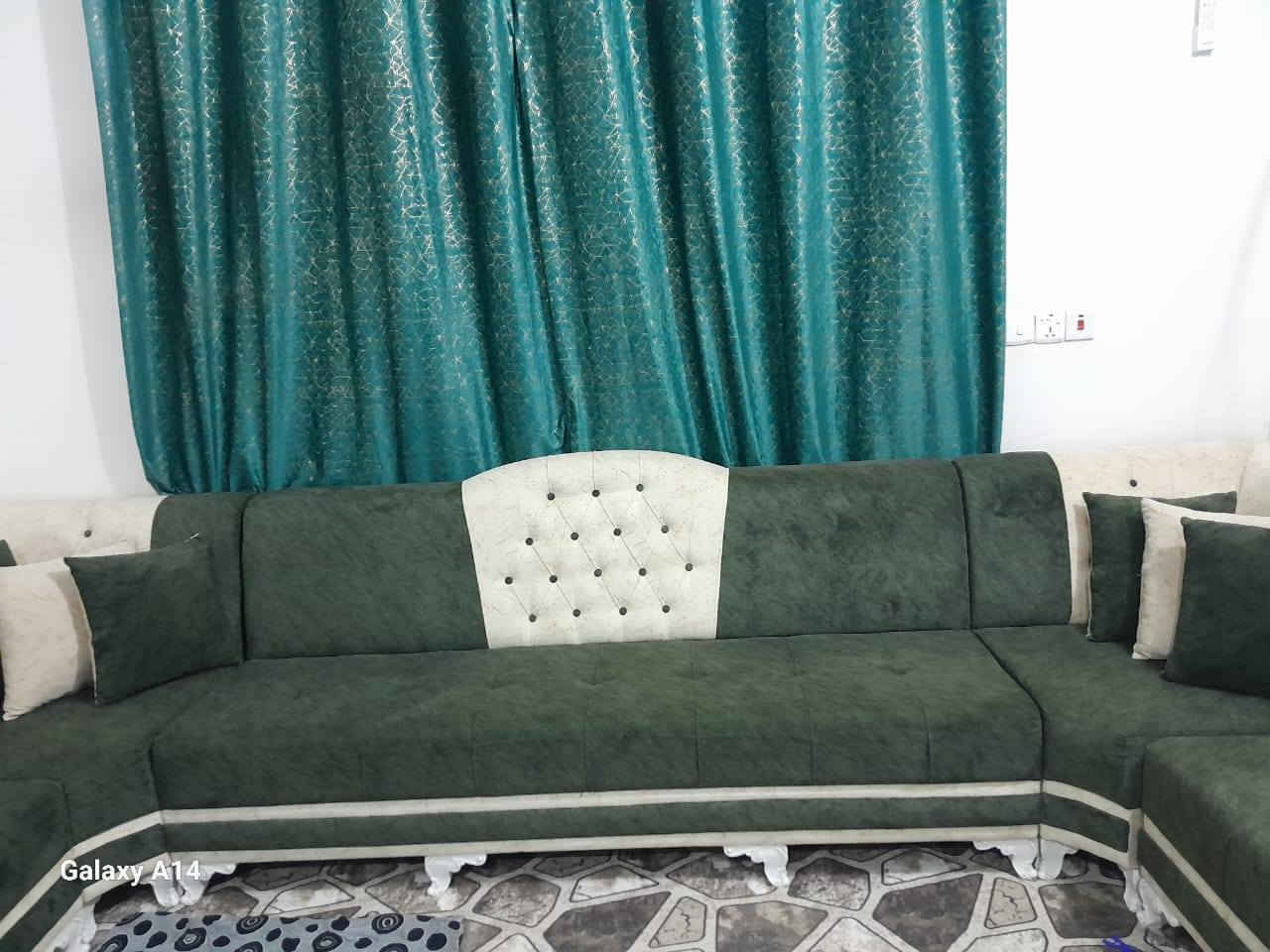 السلام عليكم 
ديوان عدد 2 تفصال اول واحد،11 متر 
والثاني طوله 19متر  
 للبيع مستعمل  نضيف كلش
السعر خاص ***********
