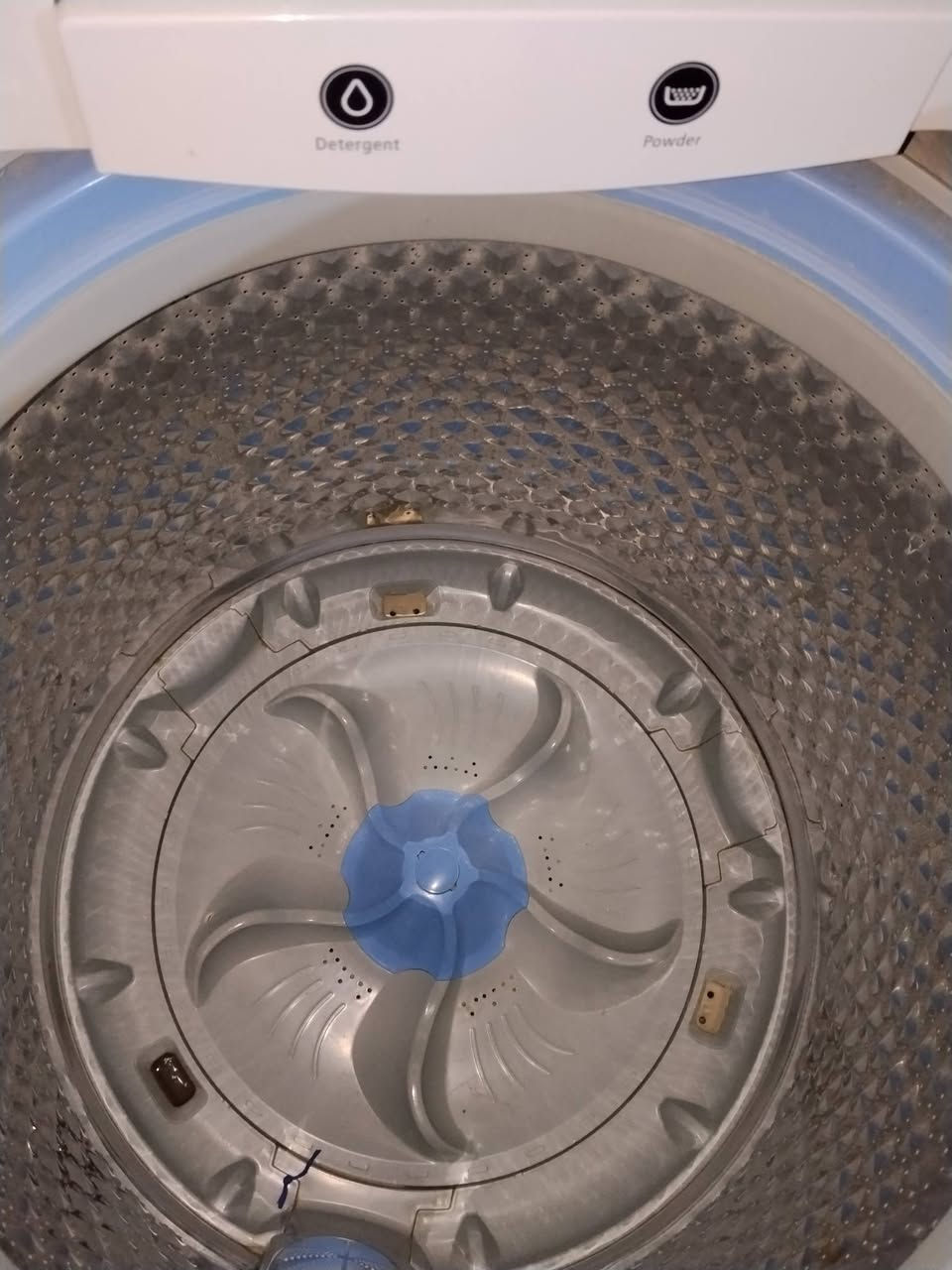 غسالة أوتوماتيك للبيع نظيفه جدا سعرها 250 وبيه مجال للشراي
***********
