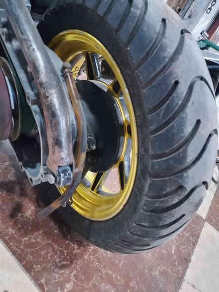 تفصيخ سكنس فحل
زوج ويل جديد وياهن تايرات جدد سعرهن ٨٠
زوج دبل امامي ياباني اصلي ب٤٠
كابريتر قفاز حجم ٣٢ جديده سعره ٣٠
مكينه بوشه ٥٨ شغاله بيها لاستيك ولف سعره ١٢٥
وبعد عندي نواعم ***********
