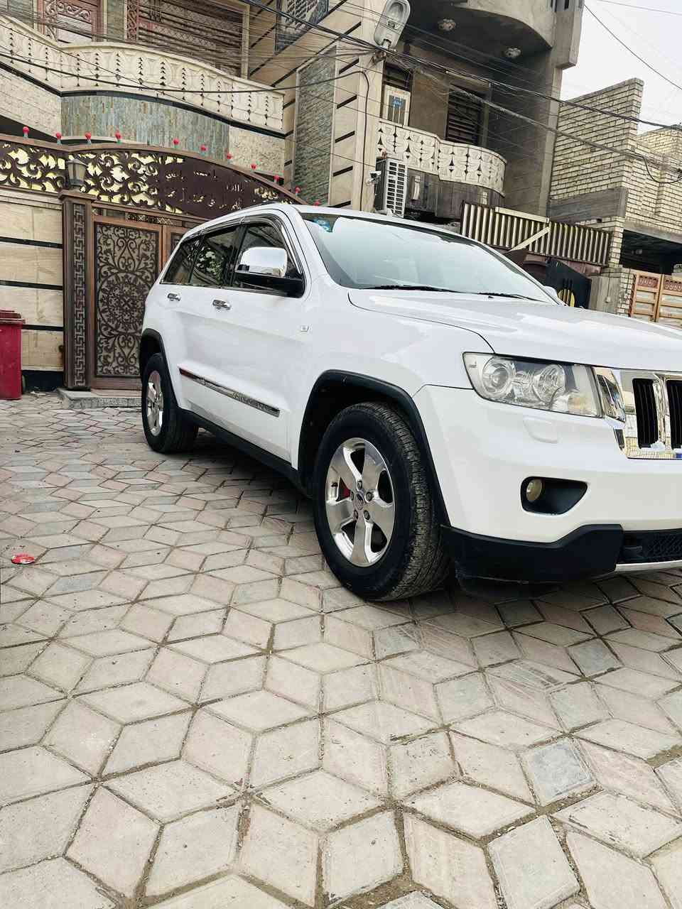 سلام عليكم جيب موديل 13
وارد خليجي سيارة جديده 
بيه صبغ باب صبغ مع دعاميات بس الأركان 
العنوان بغداد مدينة الصدر 
الهاتف ***********
