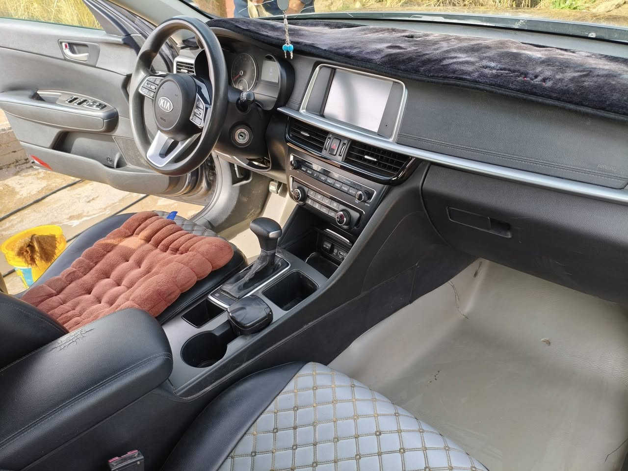 السلام عليكم للبيع فقط كيا وبتيما وارد امريكي بيه 3 قطع ماشيه 83 الف قابل للزياده رقم بغداد بسمي مكاني بابل السعر 128$  واتساب ***********
