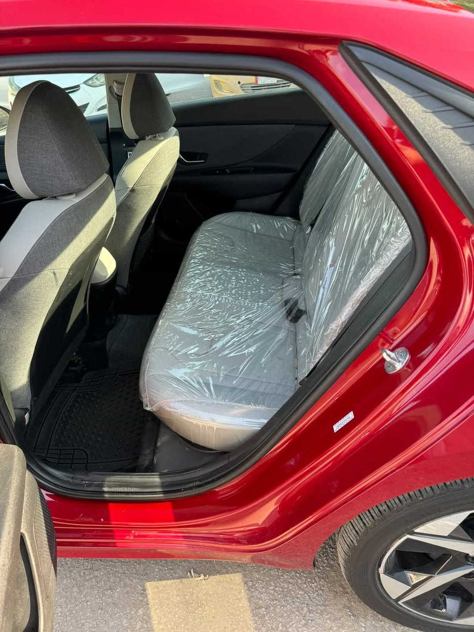 النترا 2023 لمتدد فول السيارة باسمي تحويل ثاني يوم او وكاله حادثهة جاملخ امامي جهة السايق مبدل نفس اللون السيارة كلهة بدون صبغ مكفوله كفاله عامه من الصبغ والتكحيل السعر 160 
السيارة مكانها اربيل ***********
