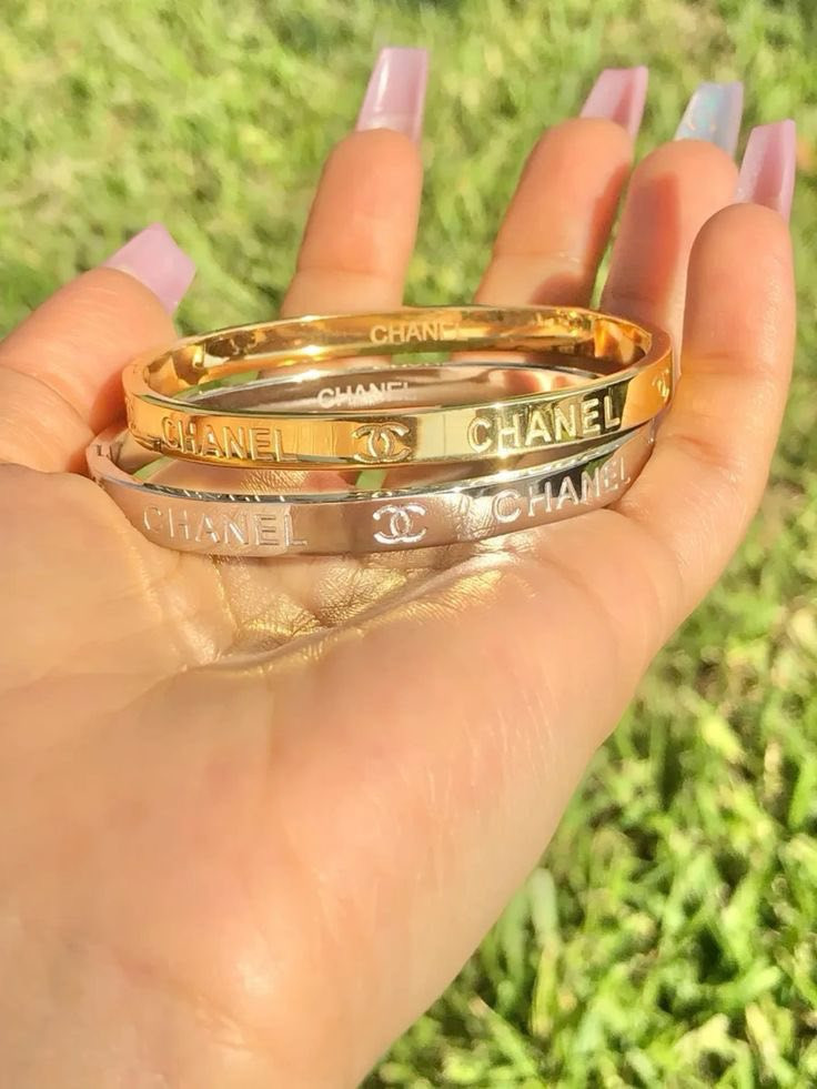 اساور وقلائد مصنوعة من الستانلس
سل ستيل يعني ضمان طلاء 
الاساور نوع ثقيل كولتي 😍😍
الاسعار مكتوبة مع تفاصيل داخل الصفحة 
ل رؤية المزيد زورو الصفحة منتجات متنوعة 
توصيل متوفر لكل العراق 
تابعوني 🥰🥰


**إذا كنت صاحب هذا الإعلان وتريد حذفه لأي سبب، رجاءا أرسل رسالة إلى الدعم الفني**