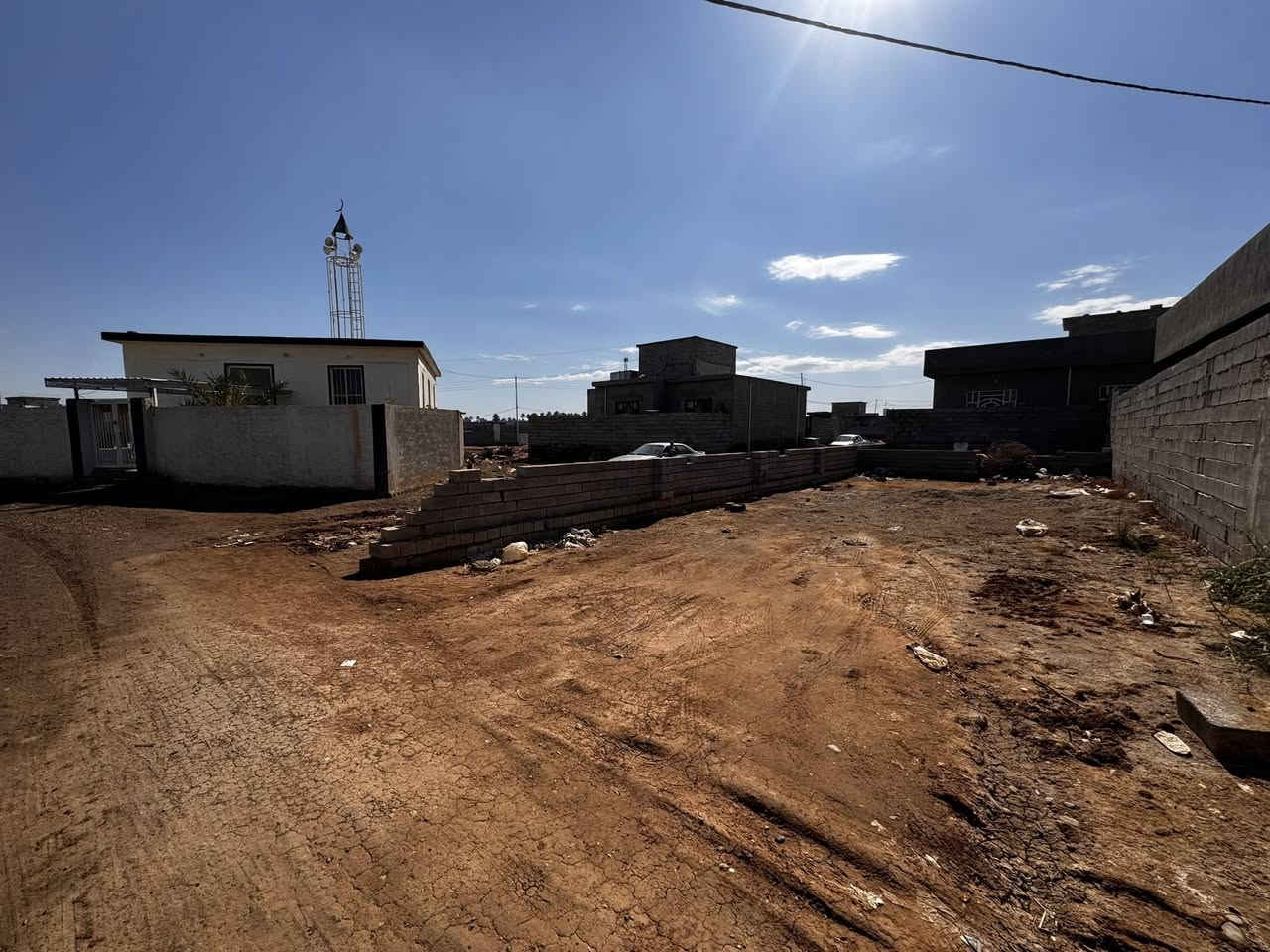 السلام عليكم
قطعة ارض للبيع 
المساحة ٢٠٠ متر 
الموقع الضلوعية حاوي يثرب قرب جامع الحساني 
***********
