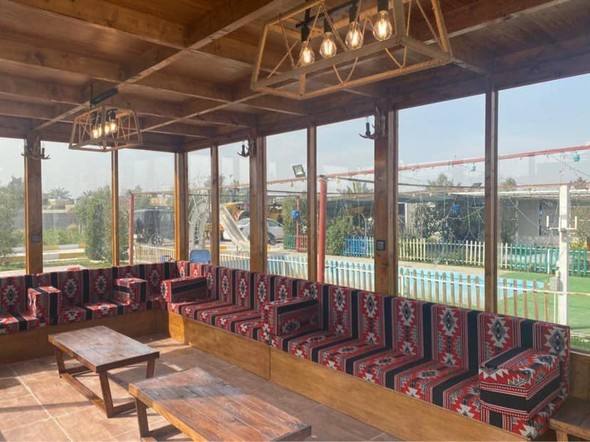 ويه شركه الانجاز دلع بيتك.            
ديكورات وموديلات خشبيه 
خشب طبيعي الماني مجفف مقاوم للماء والحراره 
*جلسات مغلقه ومفتوحه بالحدائق  او اي مكان حسب القياسات المطلوبه 
*اسيجه وديكورات تزين حدائقكم حسب طلبكم 
*سقائف خشبيه بجميع التصاميم والقياسات -
* تغليف جدران داخليه وخارجيه وتغليف مناور وواجهات 
عمل التصميم واللون حسب طلب الزبون 
للاستفسار مراسله الصفحه او على الواتساب ***********
