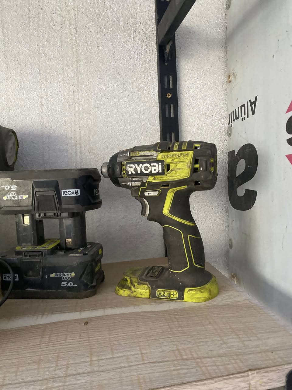 السلام عليكم ورحمة الله وبركاته
عدد يدويا للبيع  نظيفة استخدام منزلي شلعة وحده مكانهم بغداد الكرخ 

1- منشار تخريم منضدي ماركة وركس الغنية عن التعريف استعمال منزلي 

2- كت دريل 1/4 امباكت شركة ريوبي اليابانية الغنية عن التعريف 18 فولت 

3-بطاريات عددٍ إثنين 18 فولت  5 امبير ليثيوم 

4-شاحنات عدد اثنين شركة ريوبي 18 فولت 

5-كابسة خشب من 10mm الي 38mm شركة ريوبي 18 فولت 

6-مسدس بسمار خشب من 19mm الي 65mm شركة ريوبي 18 فولت 

الإتصال واتساب ***********
