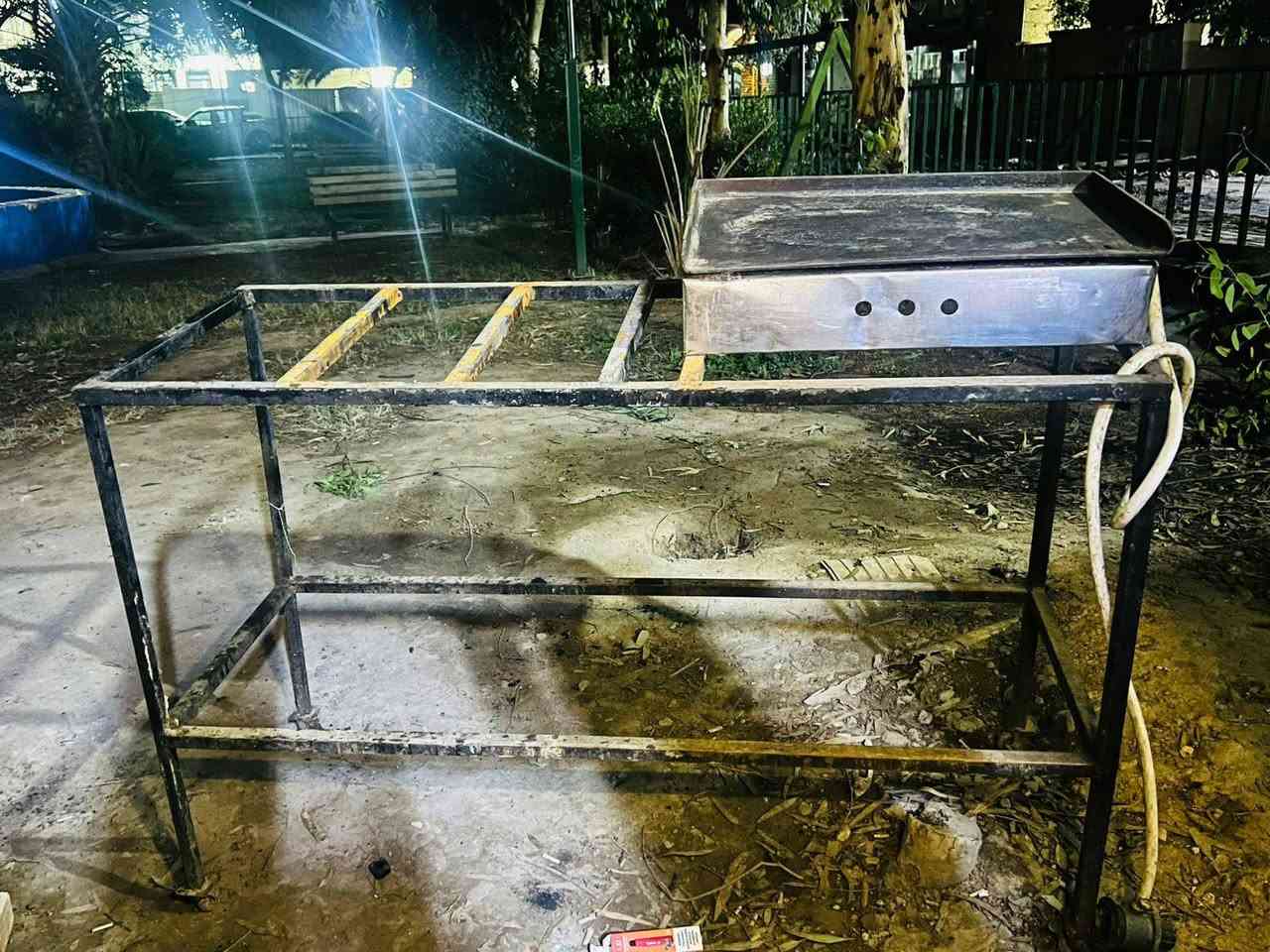 كرلات همبركر او صاج شغالات وجاهزات للعمل مثل ما موضح كدامكم سعر الواحد ٧٥ الف والياخذهن ثنينهن ب ١٥٠ وبيهن مجال بسيط عنوان القدس بجوار المتنزه
هاتف *********** متواجد وتساب
