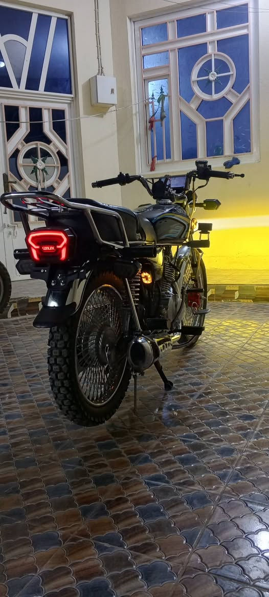 السلام عليكم ⬛دراجه (سونك) للبيع موديل 24طالعه بل 25دراجه خير من الله كفاله عامه 5 گير اوراق سكنر نضافه الدراجه 💯 دشبول طافي مكينه ما ممدود عليهه صبانه شلعه ومعدل تشگ الگاع✈️ لايتات زنون (اصفر وأبيض) دهن كل 15يوم ابدله دراجه ما متعوبه شغل وطلع وين ما تريد السعر (850) وبيهه مجال قليل مكاني واسط العزيزيه📍الشراي يتصل على الرقم (***********) خاص ما متواجد 📲خابر ودلل (شوف عينك لا تگلي شبيهه ما بيهه)
