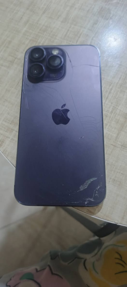 ***********
السلام عليكم ايفون 14 برو ماكس 256 بطاريه 79 جهاز مكفول فقط الظهر مفطور وليس كسر نظيف واي خلل مابي السعر 700
