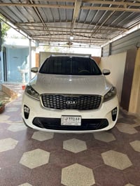 سورنتو خليجي فول 1/1 رقم بغداد بسمي  موديل 20  محرك 6v  ماشيه 71 الف ح...