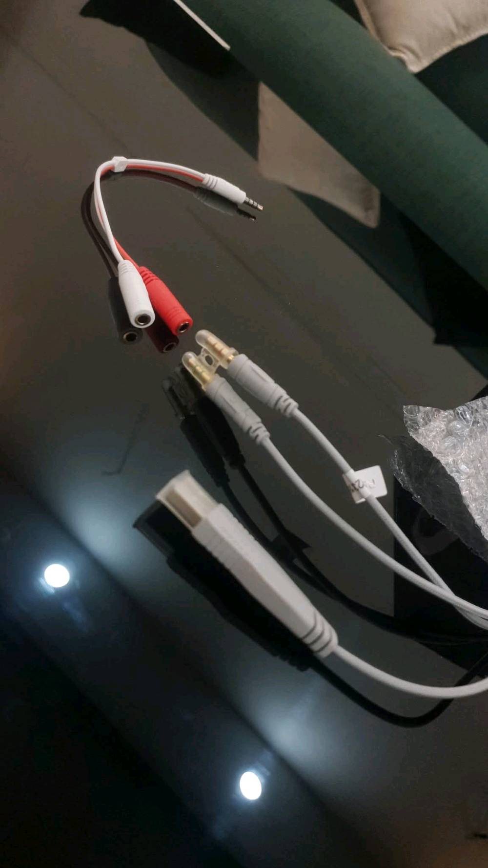 السـلـام عليكـ۾

سماعة ريدراغون كيمنك للبيع
مواصفـــــات🤦🏻‍♂️: 

_عازلة للضوضاء والصدى بشكل جزئي
_اضاء  RGP ملون
_ميكرفون عالي الوضوح

تتوافق وي اجهزة الكونسل والـPC والموبايل
السعر» 25 الف وبيها مجال
مكاني بغداد