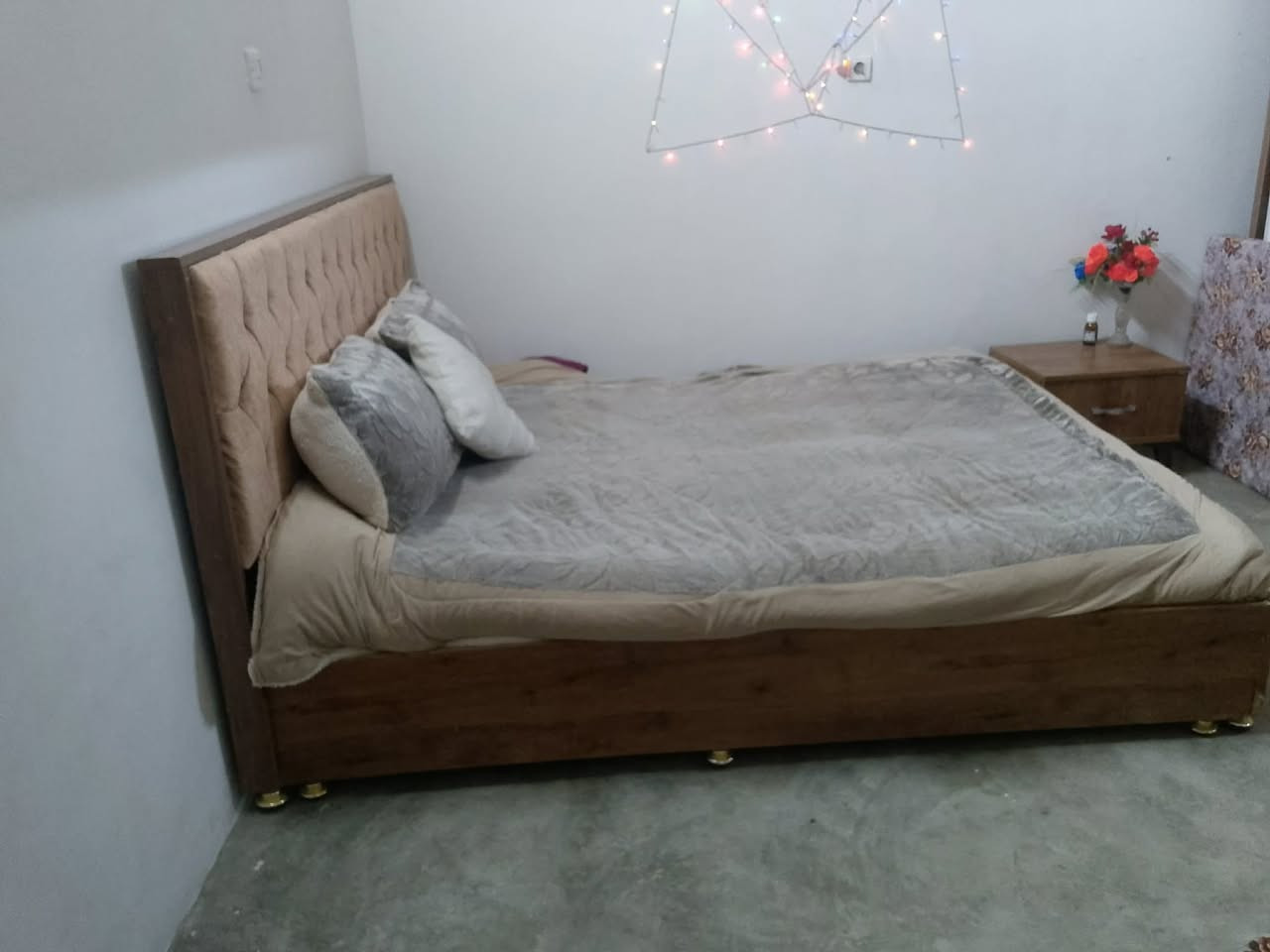غرفة نوم نظيفة ومرتبه  السعر 225 وبيها مجال شيء بسيط.


**إذا كنت صاحب هذا الإعلان وتريد حذفه لأي سبب، رجاءا أرسل رسالة إلى الدعم الفني**