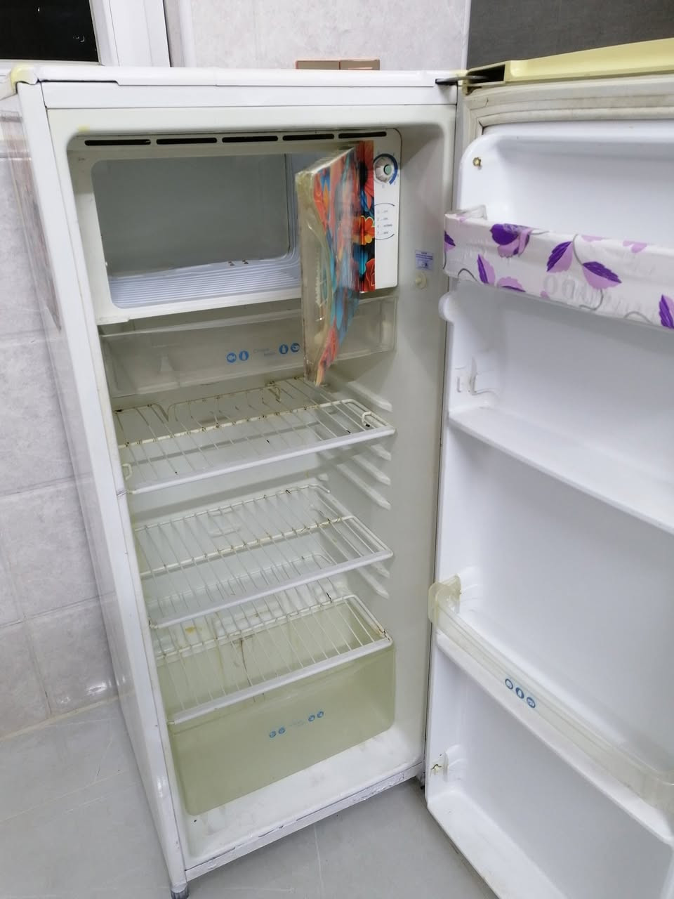 ثلاجة تسعة قدم للبيع ب80فول تبريد وتجميد


**إذا كنت صاحب هذا الإعلان وتريد حذفه لأي سبب، رجاءا أرسل رسالة إلى الدعم الفني**