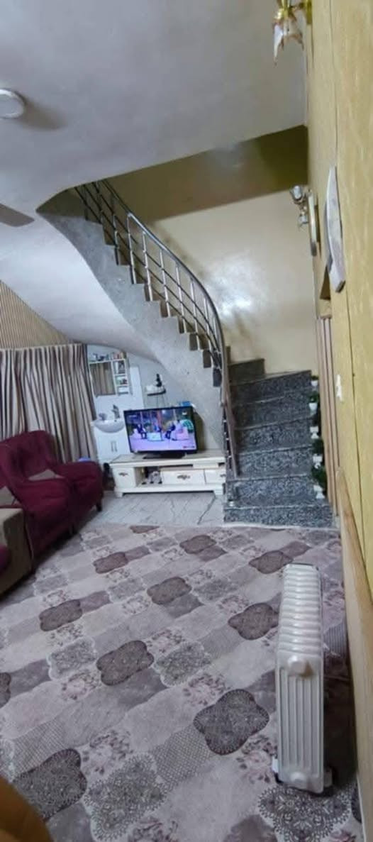 #دار_للـبيـع 🏠📍 الموقع:الديوانية #حي_الجامعة
قريب على شارع 20 التجاري
مساحة 100متر
📐 الواجهة: 10 متر
📏 النزال: 10 متر

📄 الطابو: صرف حر، غير مطلوب

🏡 الدار طابقين ويحتوي على:

🔹 الطابق الأول:

* استقبال
* صالة
* مطبخ
* صحيات
* گراج

🔹 الطابق الثاني:

* غرفتين نوم
* صالة
* صحيات
   للاستفسار 
***********
***********
مكتب أملأك للعقار العروبة شارع المتحف
