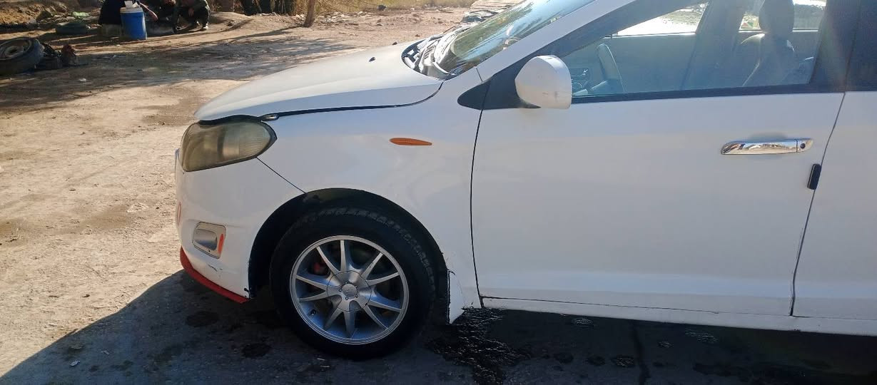 السلام عليكم سياره للبيع شيري موديل 13 باسمي مكينه وكير وحداديه وتبريد شغاله مكفولهه عن الضربه مكان السياره كربلاء طويريج سنويه للثلاثين كهربائياتها كلها شغاله تخم تاير السعر 37 وبيها مجال رقم الهاتف***********
