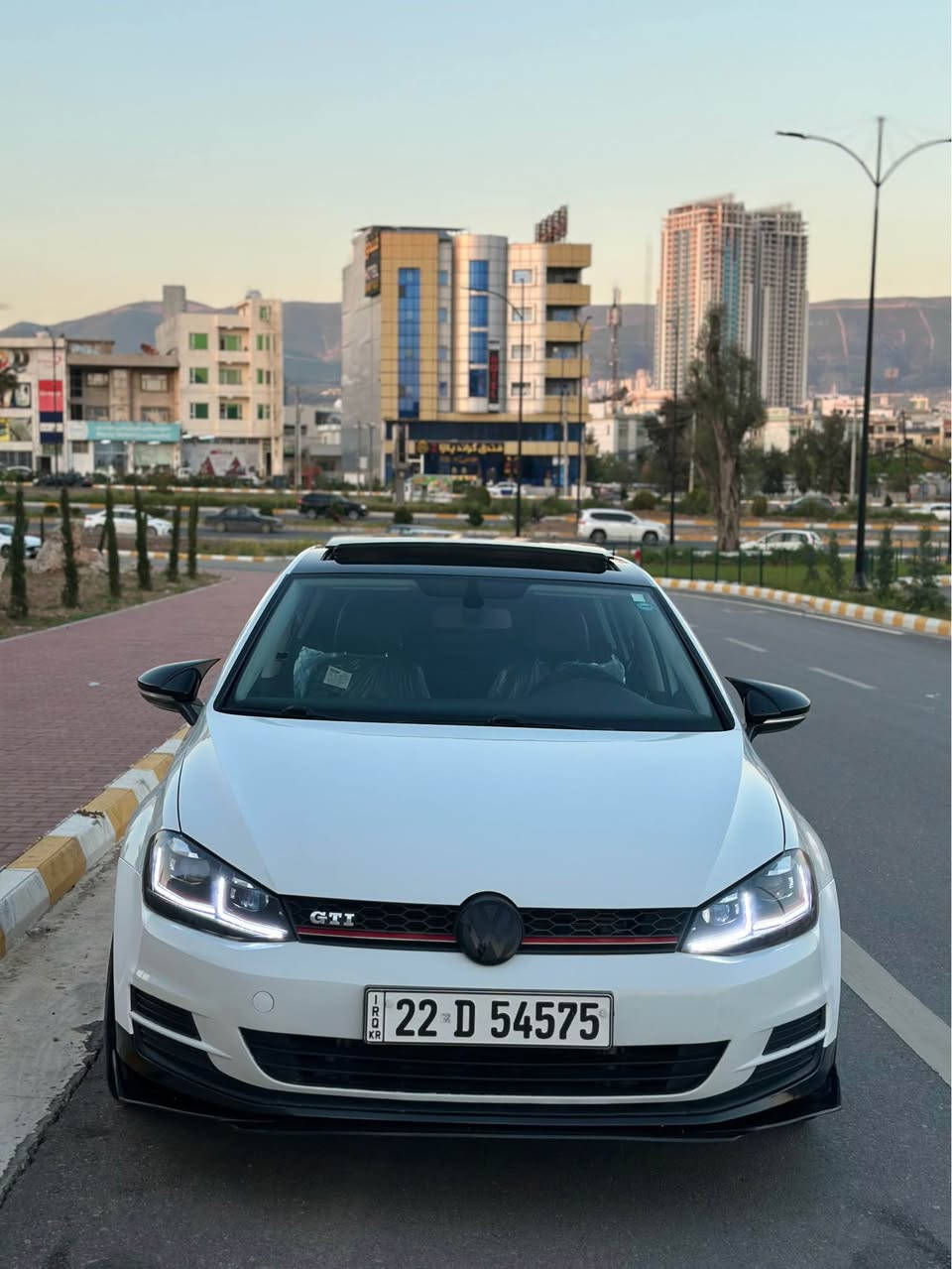 سەرەتا بەناوی خوا گەورە 
گۆڵف TSI 18 turbo 2017  
مواسەفات فول فول 
بەسمە
پانۆراما 
کوشن جلد 
ڕادار 
خەتی جادە 
شاشە گەورە 
کامێرا  
کوشن هیتەر 
دەگا بەسمە 
دەبڵ گێڕ عادی
بلاجکتۆر 
لایت عەدەسە 
لایت ئۆتۆ
ئۆتۆ ستۆپ 
تحدید سرعە
‏‎سوكان ڤۆلیۆم و ئاوێنە ھیتەر
‏‎حەساسی دواوە
‏‎
بەس سنوقی بۆیاخە 
٢ پەڵە بچوک ساردی هەیە سەر قەوسی چەمەلەغە کان 
پێشی کەپسە بێ ئێرباگ 

‏‎گێڕ و مەكینە بێعەیب 
تەقەوڕەقەی نیە 
بەردی سالۆنسا و کارەبایات و گێڕ و مەکینە بەشەرت نەکراوە تەوە  
سەنەوی تا ٢٠٣٠ تازەیە 
ناونيشان سليماني
نرخ ١٢٥ ورقە و ماجالێکی کەم  
ژمارە تەلەفون/  ١٨١٨ ١٩٨ ٠٧٧٠ 📞 السليمانية, العراق
