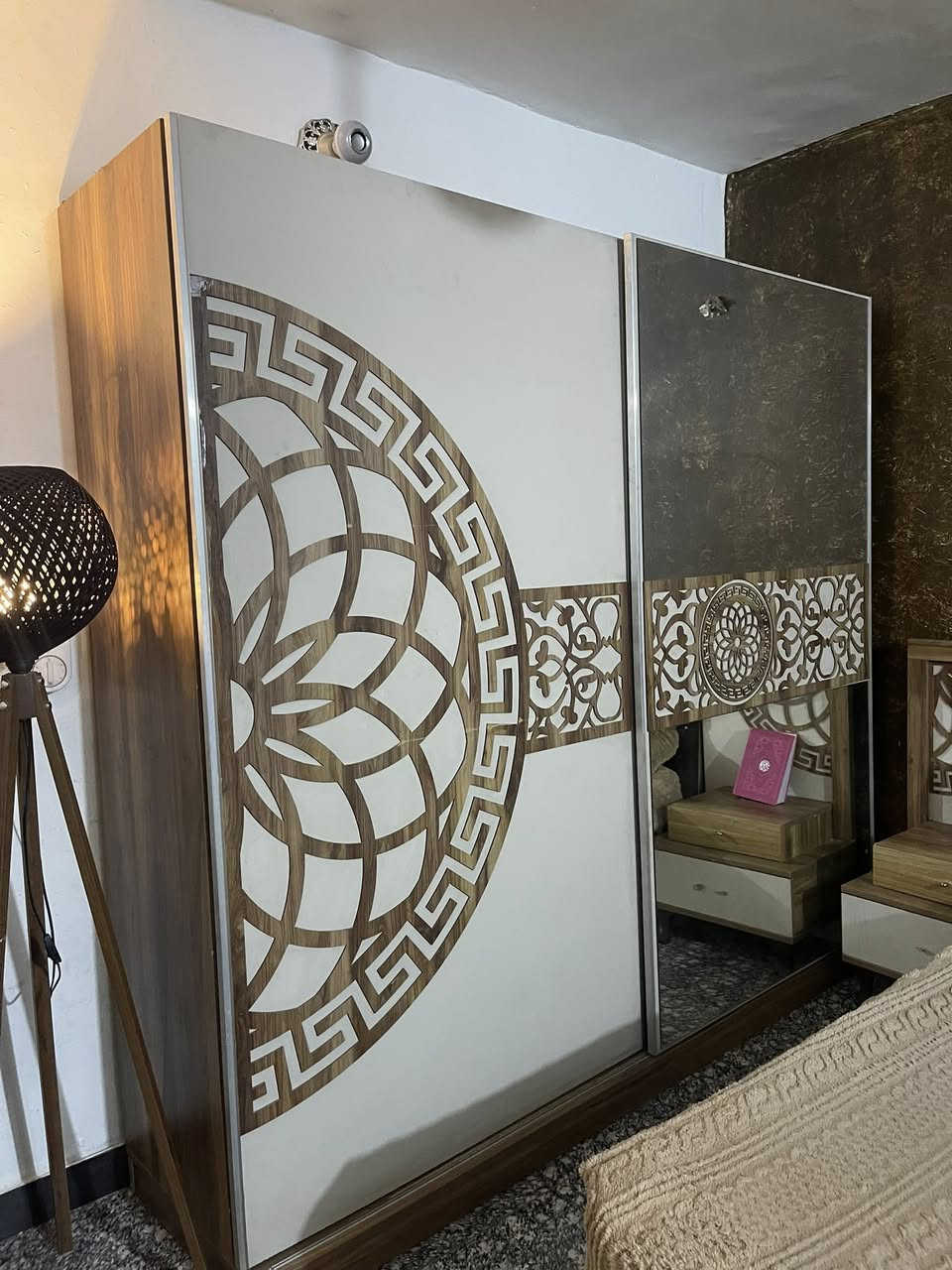 سلام عليكم غرفة نوم نضيفة كلش ستعمال قليل الغرفة 6 قطع نضيفة مابيهة اي ضرار  مثل ما بل صوره العنوان بغداد البياع السعر 400قفل  هذا رقمي ***********
