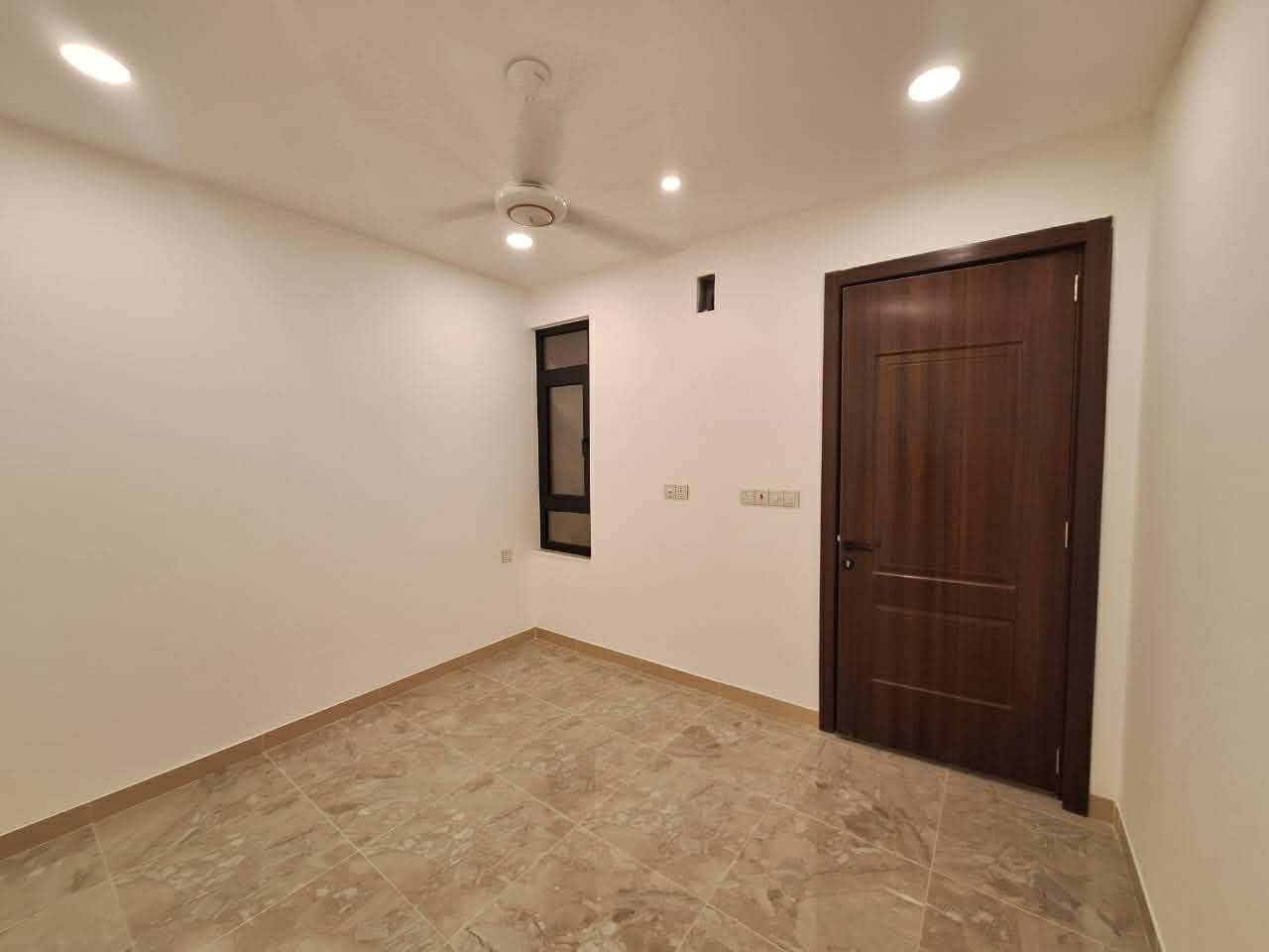 يا الله
السلام عليكم
دار للبيع  الاعلام حي الشباب
٥٠ متر
٣ طوابق
واجهه 4 
نزال 12 ونص
٣ غرف نوم+ ٣ حمامات
هول + مطبخ معزول
كهرباء نضام بوري
ارضيه مرمر

٢ تاكي مي نضام نوزل
شبابيك المنيوم دبل جام

‭0772 479 2413‬
