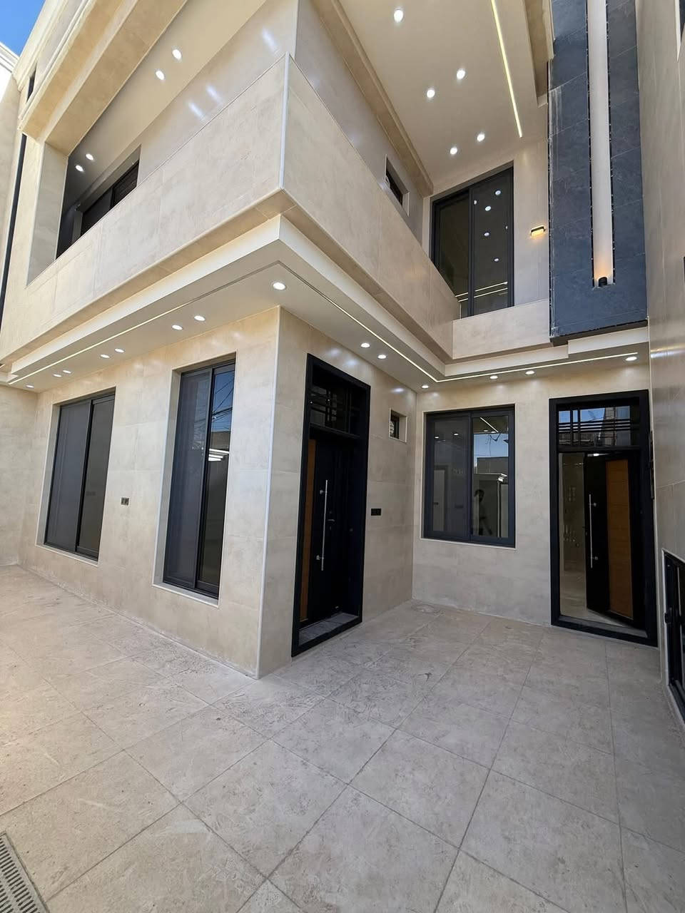 هذه البيت قنبله السلام يعني فول مواصفات و موقعه كلش راقي تابع التفاصيل 

بيت🏡 مساحه 200م حي السلام  في النجف للبيع 

الموقع 📍 حي السلام شارع 20 قرب منتزه السلام قرب ال 4سايدات  يعني الموقع  كلش راقي 👌

تفاصيل البيت مثل ما تشوفون كدامكم 4 غرف نوم نضام سويت ماستر و الصاله و الشلال و المرمر و الجبس بروفايل البيت مفول حجي يعني بيت العمر 

للاستفسار اكثر عن البيت تواصل ويانه على الرقم و موجود و تابعلي الصفحه حته توصلك كلشي جديد 

￼⁨*********** ارجو متابعه الصفحة ليصلك كل ماهو جديد من عروض #العقارات #عندك_عقار_وتريد_تعرضه_دزه_النا_ولاتشيل_هم***********اهلاوسهلاارجو#اهلا #النجف
