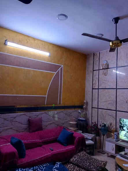 مشتمل 100م مربع ط1غرفة نوم استقبال. مطبخ صاله كبيره حمام غربي شرقي   ط2غرفة نوم  وصاله كبيره. وحمام غربي شرقي ..معامله جاهزة للتطويب   بعد سيطرة الشعب القديمه. حي المهندسين الزراعي.  خدمات كامله عرض الشارع 15م  السعر115 بي مجال ..الاتصال ***********.
