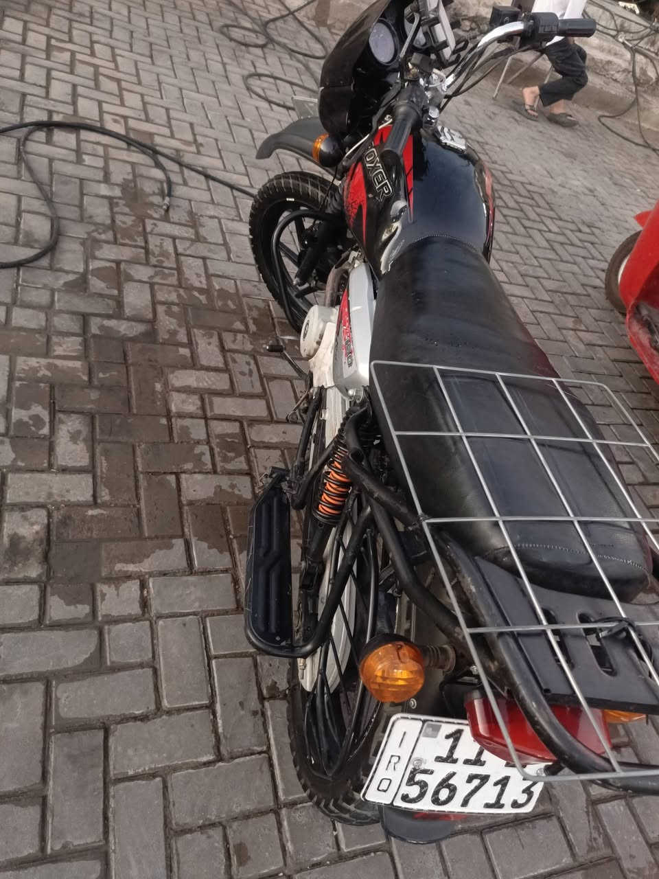 سلام عليكم بوكسر 21 رقم وسنويه نكليزي باسمي تحويل ثاني يوم دراجه نضيفه مكاني حي اور رايدها ب 1650 وبيها مجال ***********
