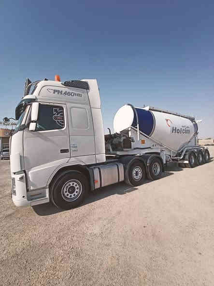 السلام عليكم فالفو 2004 كير ومكينة وشاصي وقمارة مكفولات مكينة 420 كير اوتوماتيك  سايلو تركي حمولة 36 طن دوز الماني ضاغطة ام الطير تخم تاير راس وعربانة
العنوان بغداد الكاضمية 
الاتصال ***********
