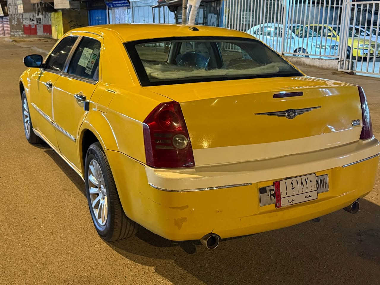 اوباما موديل 2010 رقم بغداد سنويه جديده مصفره هيئه وغرامات خطها عماره بغداد سياره وارد كندي مكفوله من الظربه والكص ونقل جثه والعيب الشرعي مكينه 3500 قبل شهر شادها جديده مكينه وكير واكسن وحداديه مكفول تبريد تدفئه كله شغال سعر 100 ميسان لعماره *********** المجر الكعبي, ميسان
