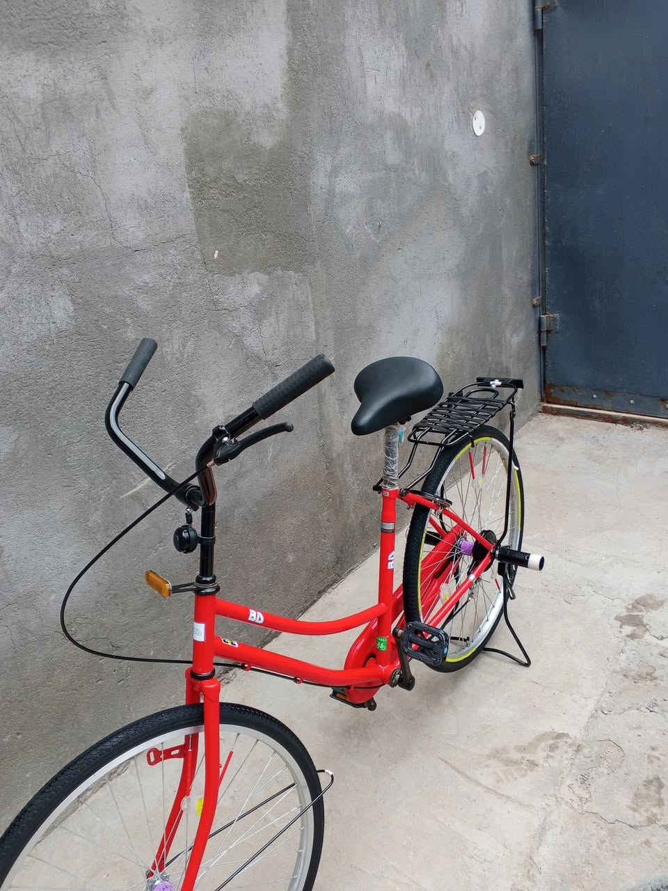 السلام عليكم بايسكل بيدي حاويه، 21 دم الغزال لون مميز نضافه فول شوفت عينك 
رقم /***********
الجزيره
