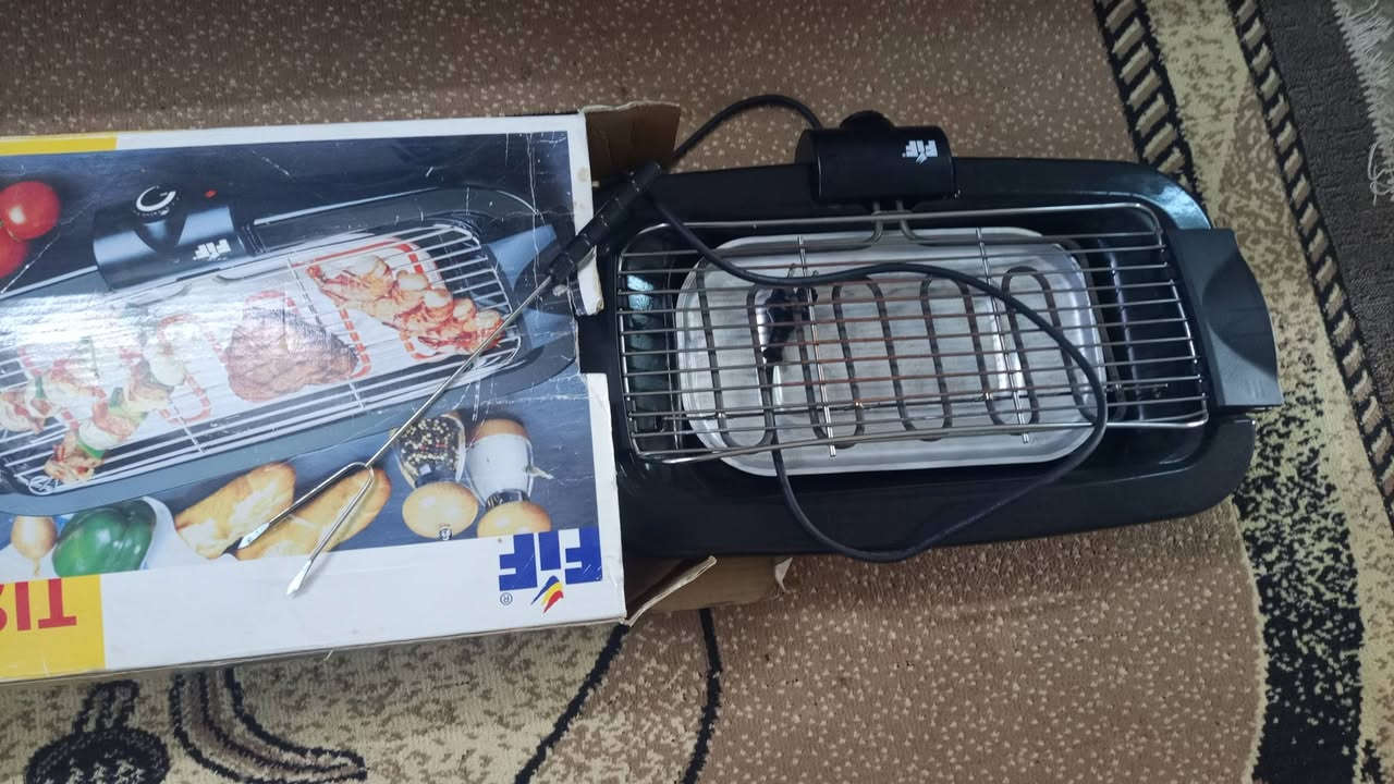 السلام عليكم غراض للبيع منقل كهربائي ومنشار كص لحم ودجاج..... ودينمو الاتصال عل رقم***********
