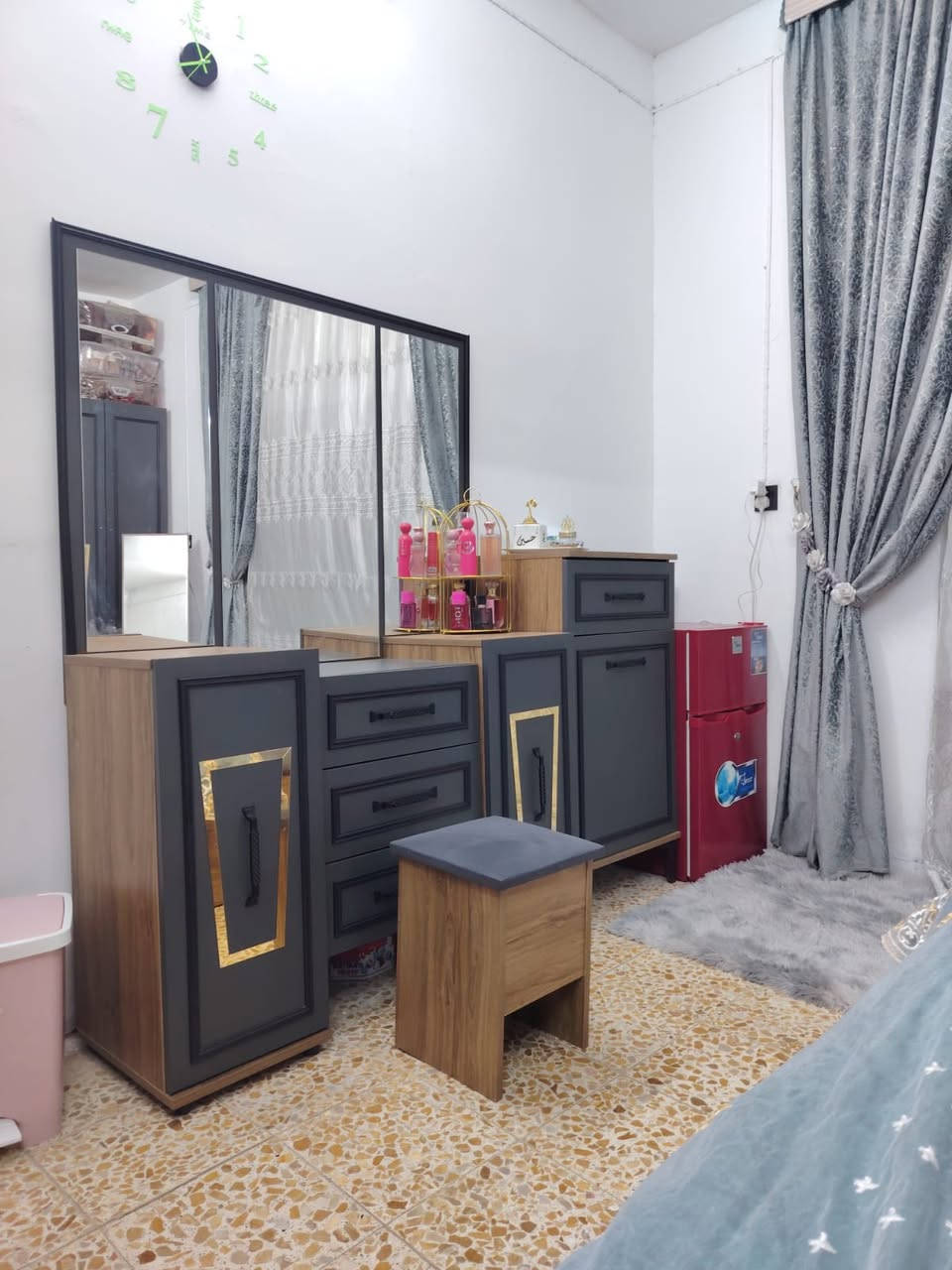 غرفة 10 قطع استخدام قليل نظيفة كلش سعرها (مليون و150 الف وبيها مجال بسيط) مكانها كربلاء حي العامل ***********
