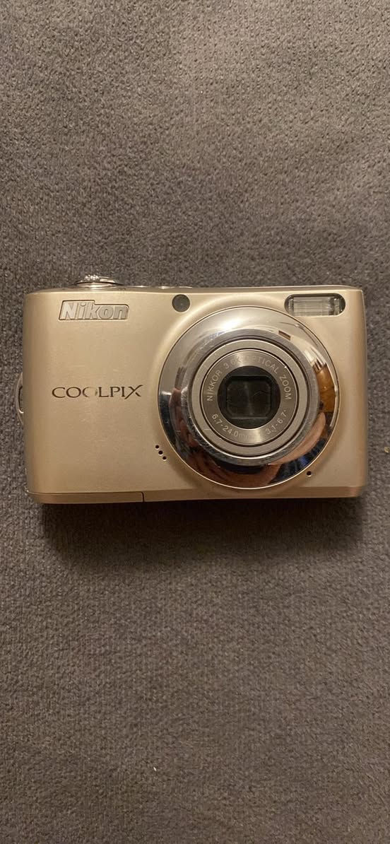 1- canon السعر 100
2-nikon السعر 50
3-nikon السعر50
4-kodakالسعر 50 
تاخذهن شلعة بيهن مجال بسيط
التواصل واتس اب 
***********
