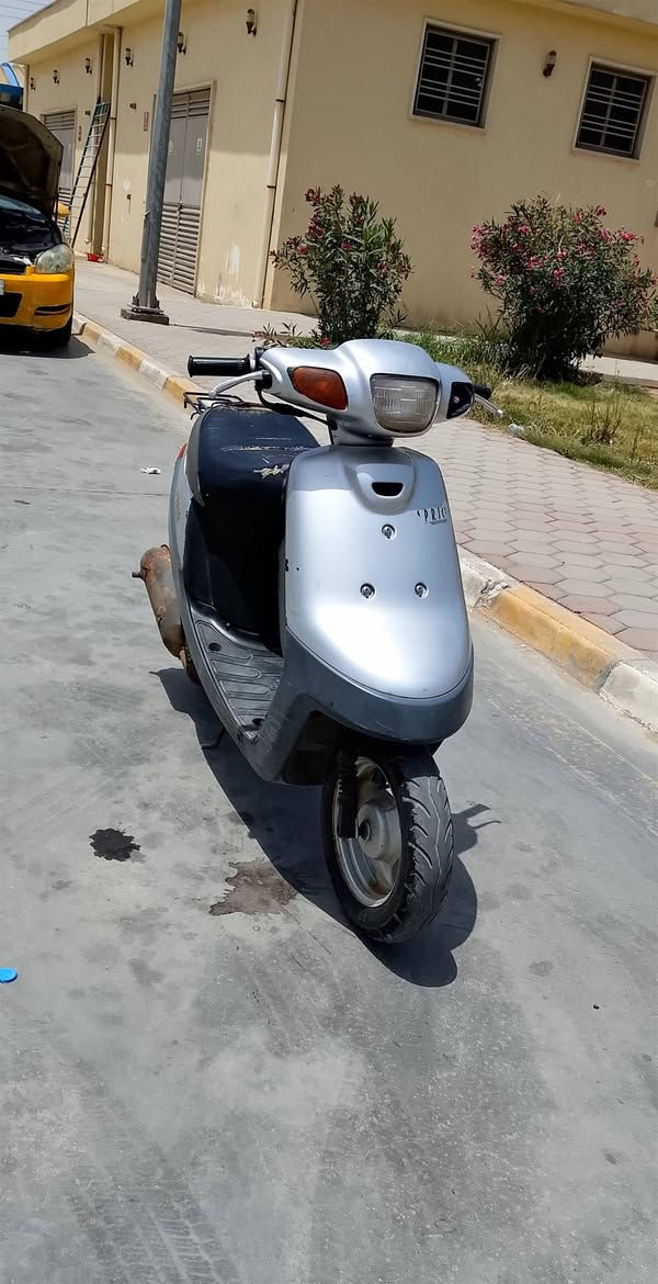 بتره خطين دراجه كلش نضيفه شغاله سلف هندر لايت عالي ناصي بك لايت اشاير هورن عداد بانزين قفل جنطه قفل سكان كله شغال  شلعه ومشي خير من الله كفرات اصليه  دراجه نضيفه مال جناي السعر 240 مكاني ناصريه ‏‪***********‬‏
