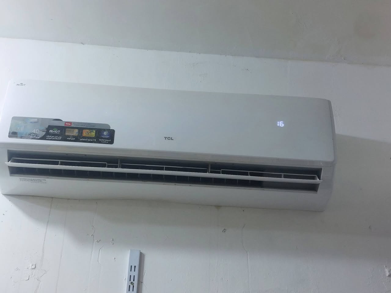 السلام عليكم محل اسواق للبيع يحتوي على أربع عارضات نضيفات جدا 
مع مجمده وجام خانه ورفوف وعارضات اجباس وسبلت ٢ طن مكاني سوق الشيوخ 
للتواصل ***********
