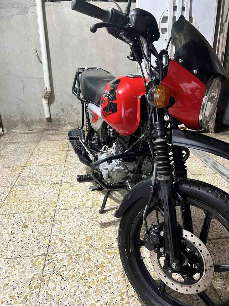 دراجه بوكسر جبلي موديل 2022 الدراجه نضيفه ومكينه مكفولة مرقم وباسمي وتحويل ثاني يوم السعر 2100 مليونين ومئة الف دينار 
بغداد حي جهاد ***********
