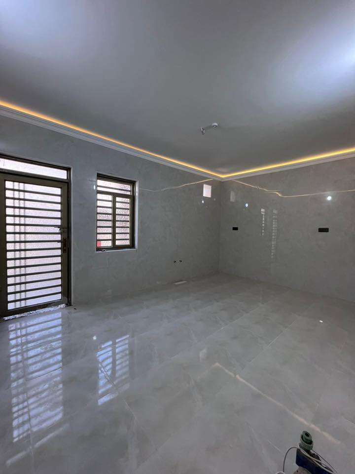 دار للبيع طابو صرف المساحه 320 طابقين يحتوي على 4 غرف وصاله وستقبال ومطبخ وترك خلفي  منطقه البطاط مقابل المدرسه السعر 175 للاستفسار ***********
