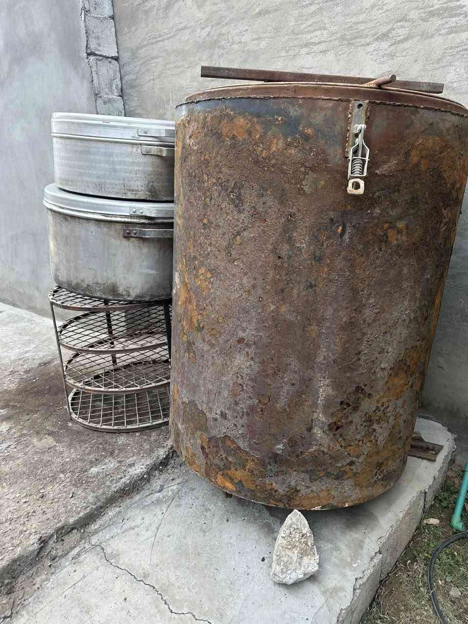 برميل مندي  مستدم مع كافه ملحقاته للبيع مستعجل العرض 90 الطول 120 وكما مبين في الصور للاستفسار الاتصال ع الرقم ***********
