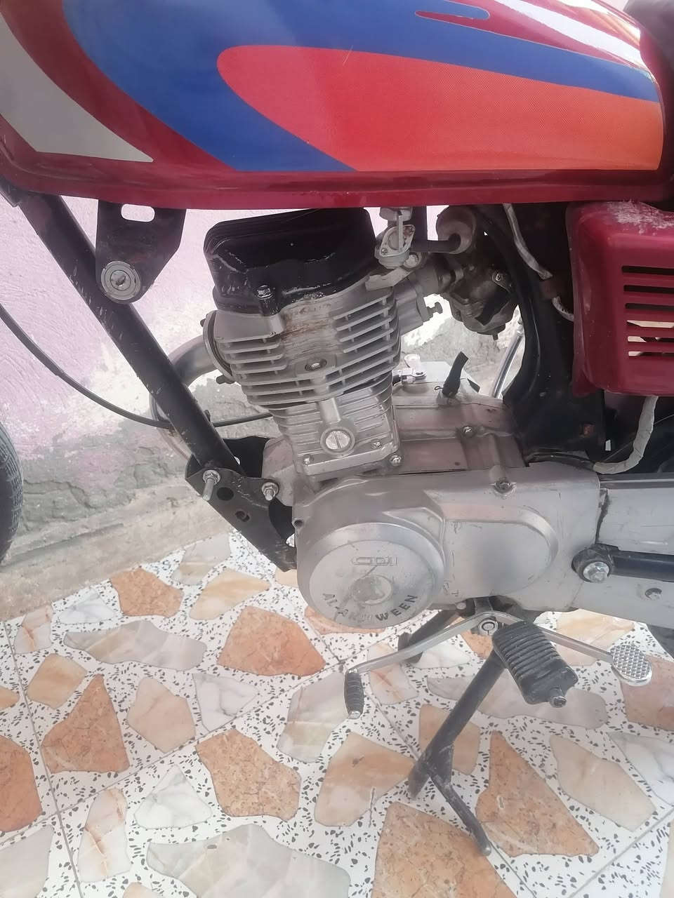 ماطور لبيع  سعر 250 وبيه مجال قليل


**إذا كنت صاحب هذا الإعلان وتريد حذفه لأي سبب، رجاءا أرسل رسالة إلى الدعم الفني**