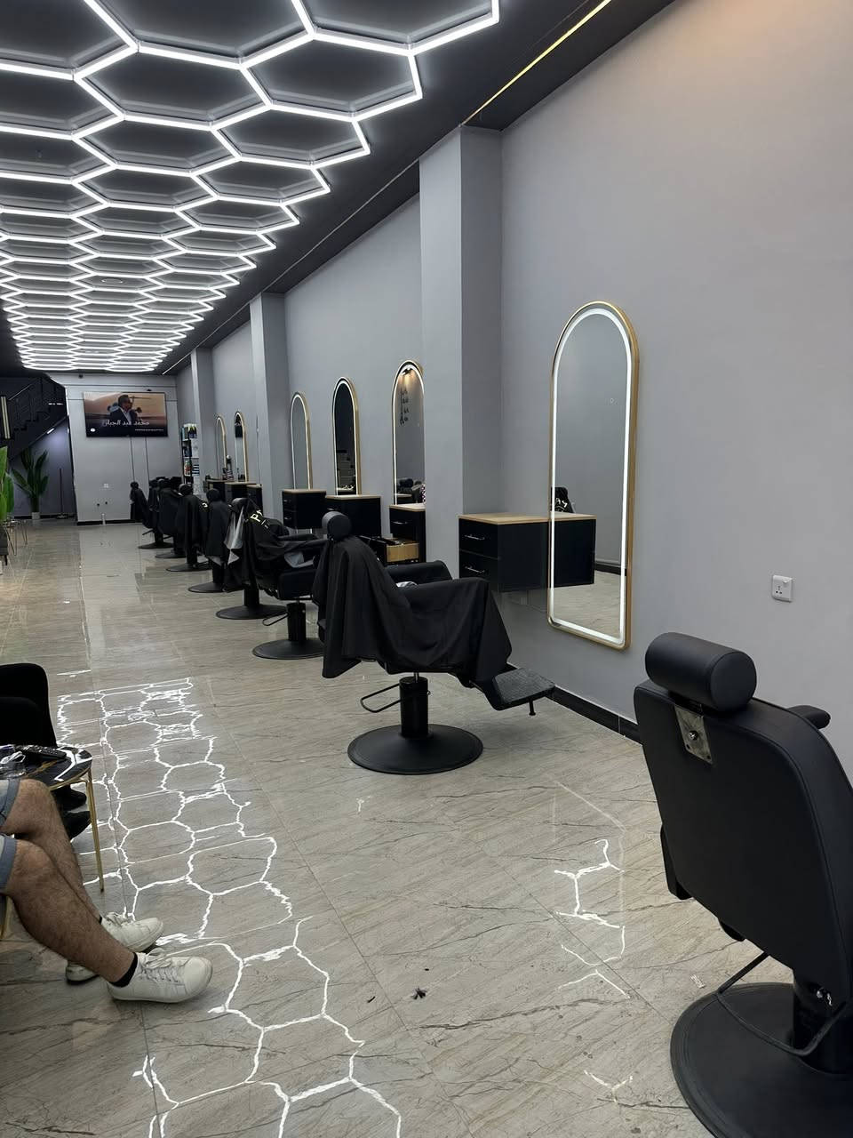 �
💈سنتر AZ 💈يعلن عن حاجته إلى حلاقين محترفين ✂️

📍 بغداد – القادسية📍

نبحث عن ناس عندهم:
✔️ خبرة بالقصات الحديثة (Fade, Skin Fade, تدريجات)
✔️ شغل نظيف ومرتب
✔️ تعامل راقي ويا الزبائن

💎 المميزات:🔥

* العمل داخل سنتر راقي
* زبائن مستوى عالي
* فرصة دخل قوي وتطوير مستمر

🚨 إذا تشوف نفسك مناسب، لا تضيع الفرصة🔥

📞 للتقديم راسلنا خاص أو اتصل: (***********)
