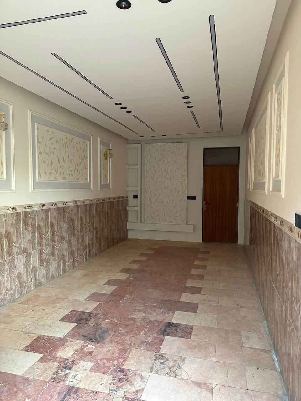 🏠دار حديث للبيع 

مساحة١٥٤متر 
واجهة ٧ نزال ٢٢ 

 📍في الشعب منطقه الكويتي
 واجهة حجر ومرمر ديكورات لكل لبيت 
يحتوي كراج وخدمات خارجيه واستقبال ومطبخ وصاله كبيره ومنور وغرفه نوم وحمام معزول وتواليت وترك وطابق الثاني ٣ غرف نوم وهول كبير وخدمات معزوله وبيتونه كبيره وسطحين  
:::::::::::::::::::::::::::::::::::::

مكتب ارض الخيرات 
***********
***********
