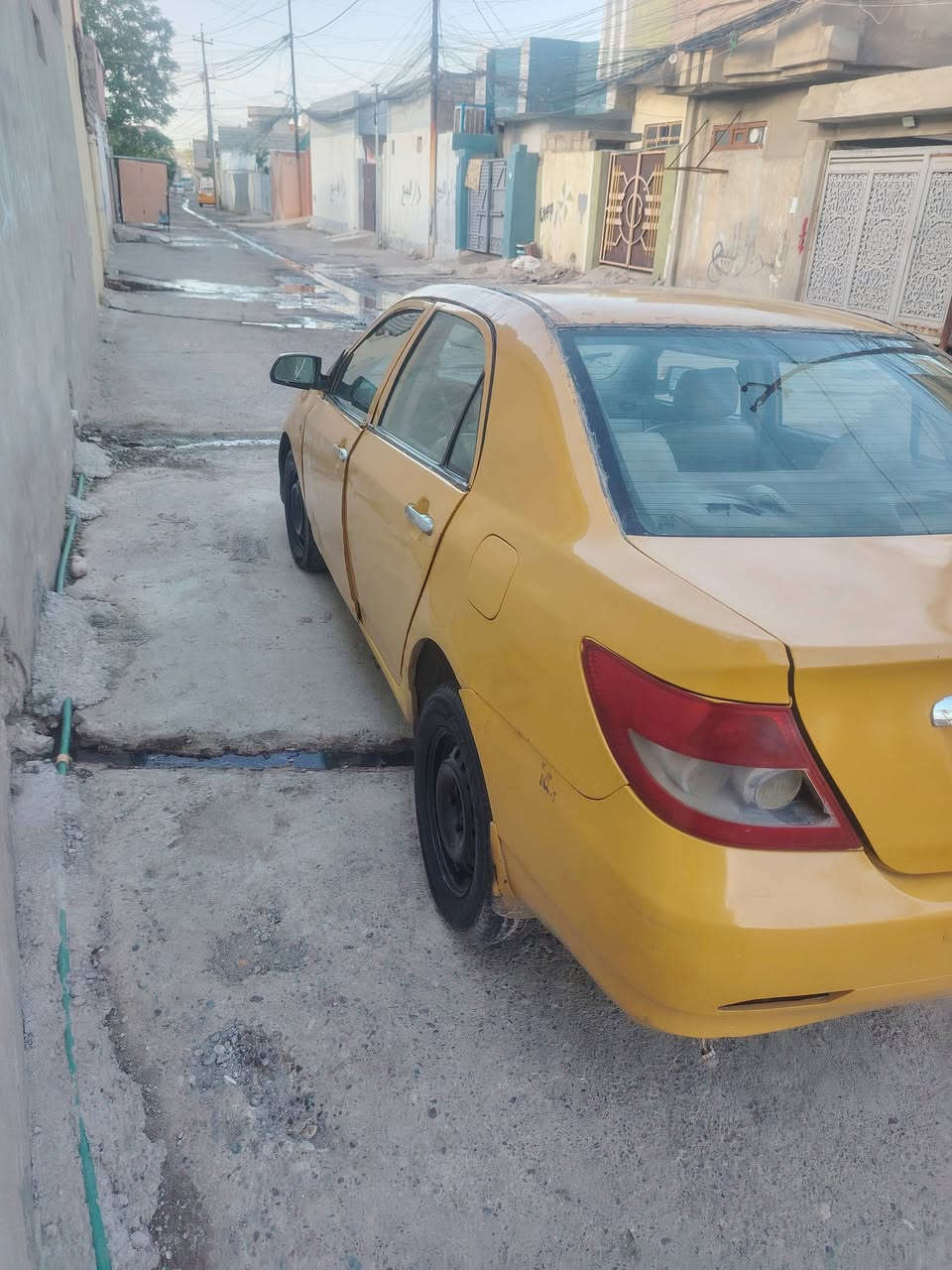 سلام عليكم سياره بيوايدي موديل 
13رقم بغداد شرط التحويل ول وكاله 
 محوره محرك مستبوشي 
كربون بانزين ضرره مكلوبه 
السعر 25 وبيه مجال 
***********
***********
