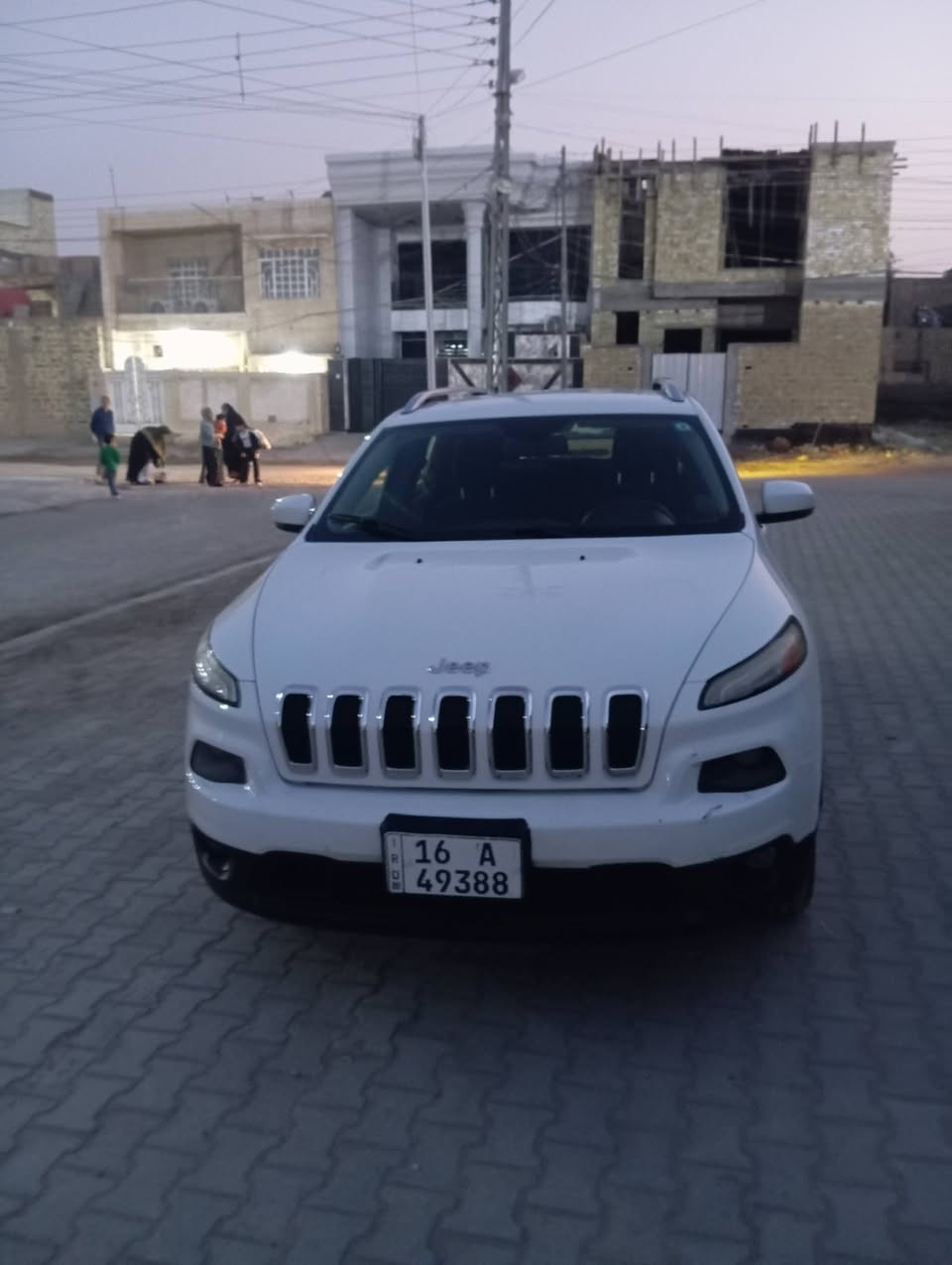 سلام عليكم
جيب شيروكي موديل ٢٠١٧ 
سيارة نظيفه جدا محرك جديد قبل شهر شديته مال كصه محرك جيب ٢٠٢١ حديث ما ماشي
تايرات جدد
فيول بم ووتر بم كله جديد
ماشيه ٦٥ الف محرك ٢٤٠٠
***********
