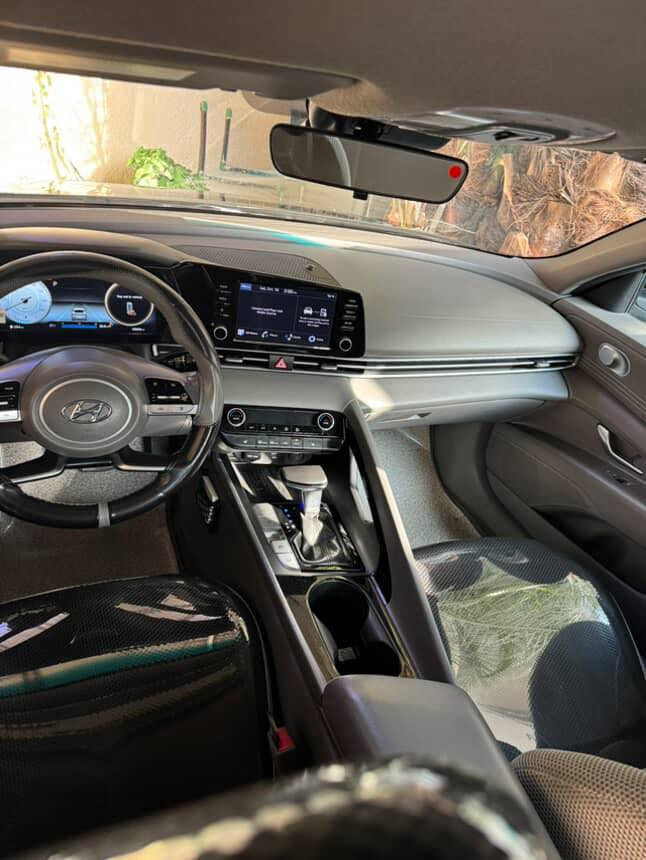 النترا وارد امريكي ماشيه 60 موديل 22
فول مواصفات عدة الفتحة 
تبريد بيانو شحن لاسلكي شاشة ديجتال بصمة ابواب بصمة تشغيل بصمة صندوق نظام ترحيب تشغيل عن بعد كشنات تدفئة تحديد مسار قيادة ذاتية والباقي المواصفات معروفة 
دوشمة عام 
حادث السيارة بنيد وباب السايق مبدلات اصليات بدون صبغ وايرباك بردة فقط
السعر 145 بيه مجال 

***********
