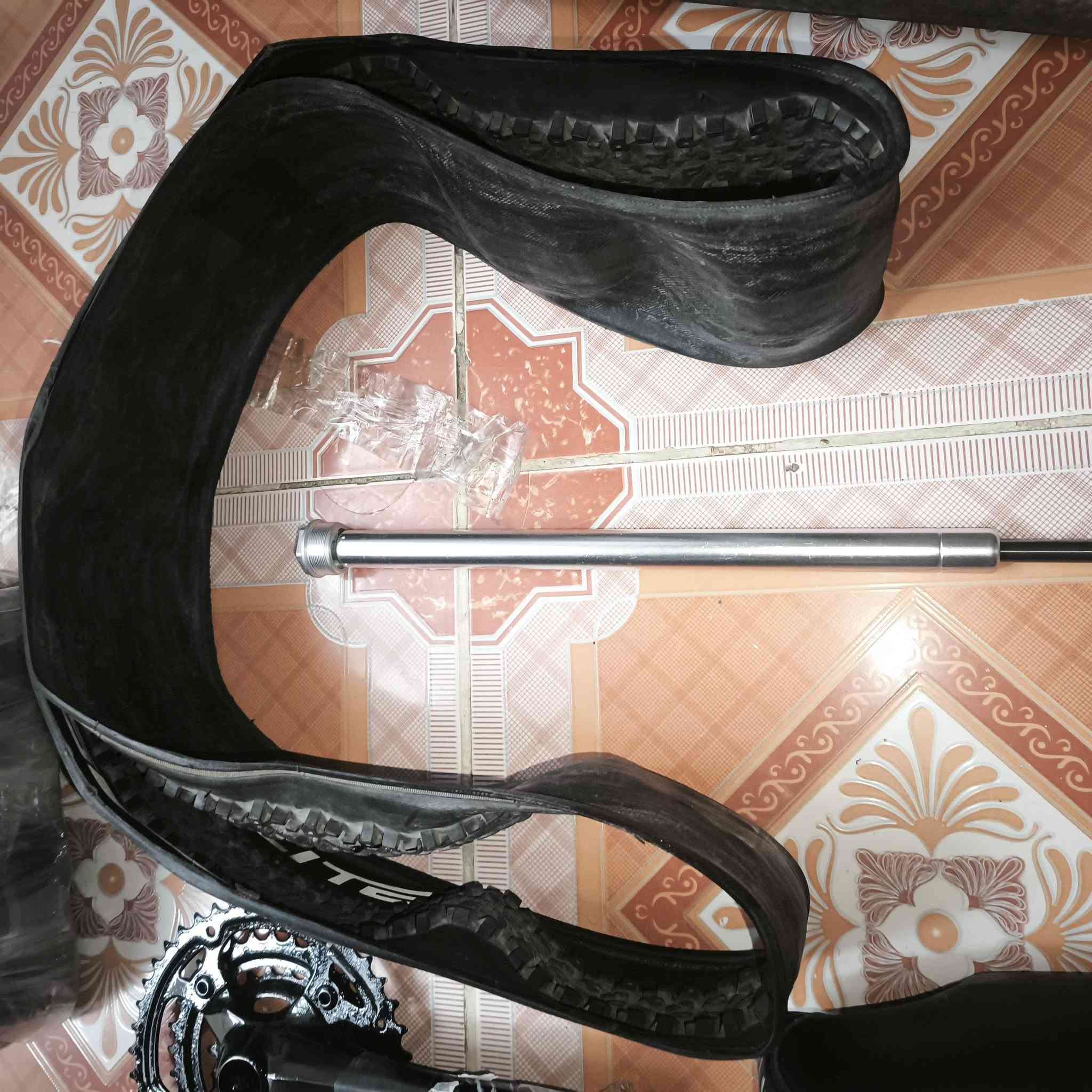 شباب تايرات قياس 29/2.10 
زوج غير مستخدم 
بس امانة الله بي فطور ب الجانب بسبب طريقة التغليف 
ادفعولنة سعر و بالعافية 
اكرر غير مستخدم و سبب الافطور طريقة التغليف 
يوجد توصيل كل العراق


**إذا كنت صاحب هذا الإعلان وتريد حذفه لأي سبب، رجاءا أرسل رسالة إلى الدعم الفني**